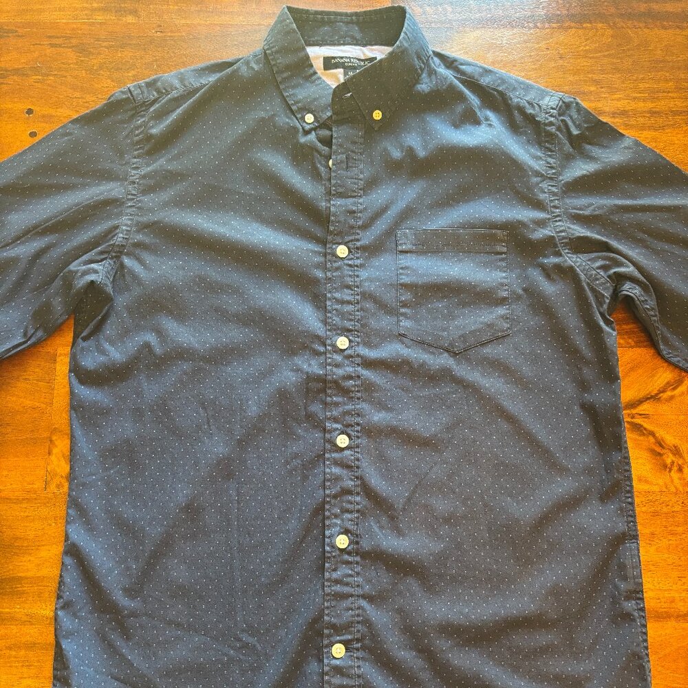 Banana Republic Men’s Slim Fit Button-Down Shirt – Size Medium
